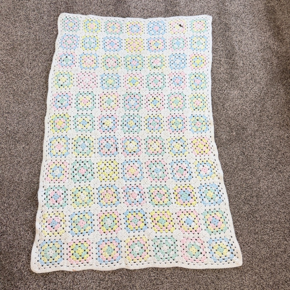 Vintage‎ Handmade Granny Square Pastel Crochet Knit Blanket Roseanne Quilt 54x34